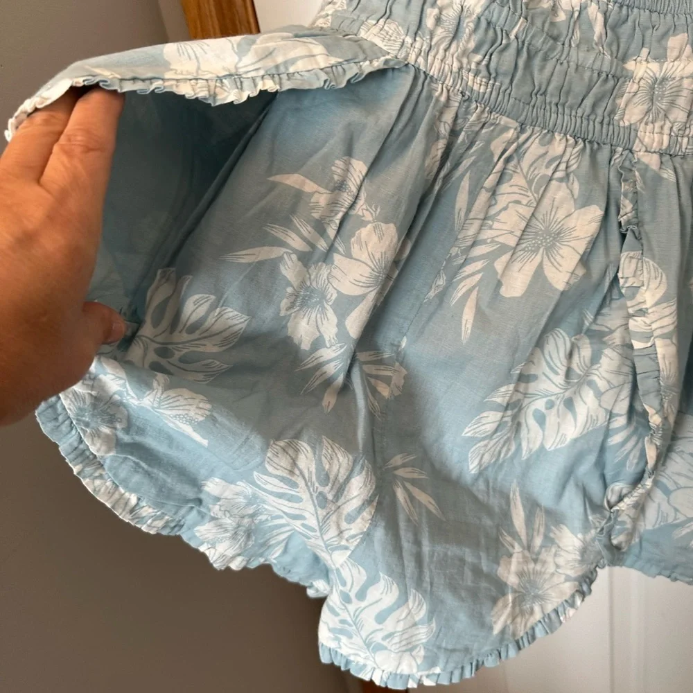 AEO blue floral smocked romper. Size M. Excellent preworn condition. - Picture 7 of 9